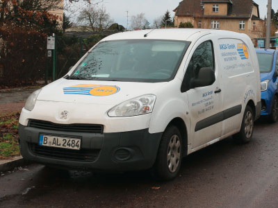 Autobeschriftung, Fahrzeugbeschriftung eines Peugeot Partner.