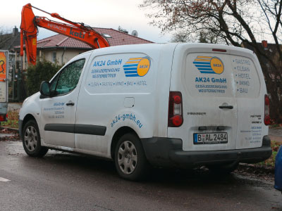 Autobeschriftung, Fahrzeugbeschriftung eines Peugeot Partner.