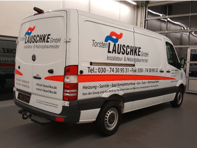 Autobeschriftung, Fahrzeugbeschriftung eines Mercedes Sprinter.