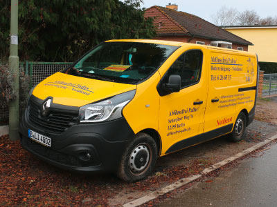 Autobeschriftung, Fahrzeugbeschriftung eines Renault Trafic.