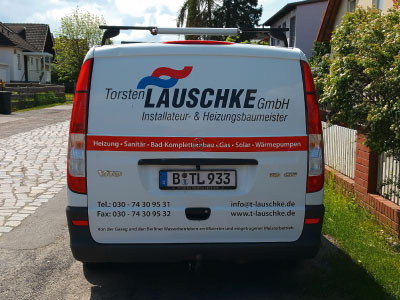 Autobeschriftung, Fahrzeugbeschriftung eines Mercedes Vito.